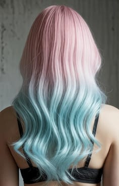 여자의 뒷모습. 헤어 컬러는 핑크에서 베이비 블루로 그라데이션됩니다.